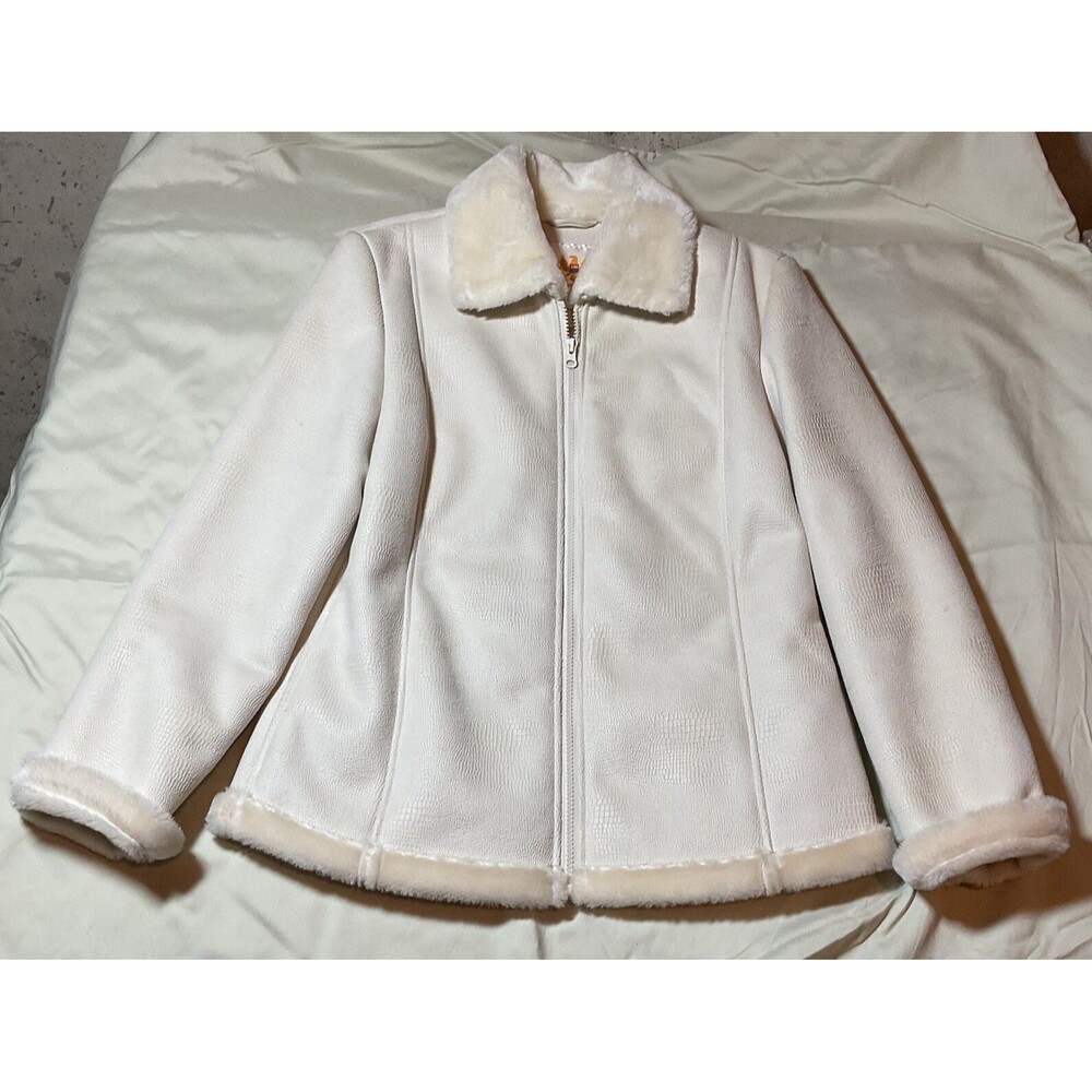 Ameri Mode Women’s Faux Leather Cream Jacket Small, Very Soft
